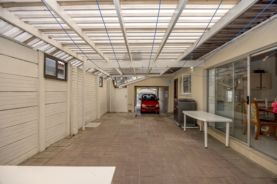 To Let 4 Bedroom Property for Rent in Townsend Estate Western Cape